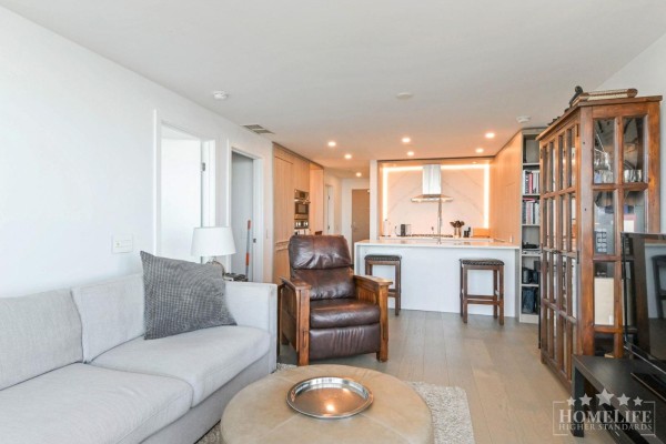 1301 15165 Thrift Avenue, White Rock, BC V4B3Z4 Photo 5