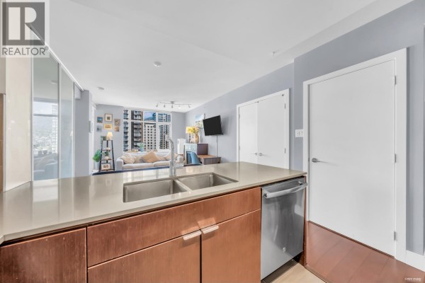 1301 158 W 13th Street, North Vancouver, BC V7M0A7 Photo 4