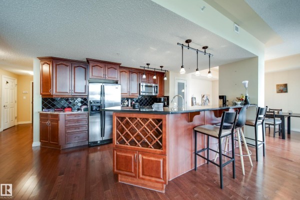 Kitchen - #1301 9020 Jasper Av Nw, Edmonton, AB T5H3S8 Photo 3