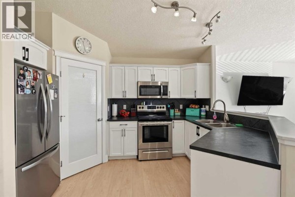 3pc Bathroom - 13014 94 Street, Grande Prairie, AB T8X1S7 Photo 4