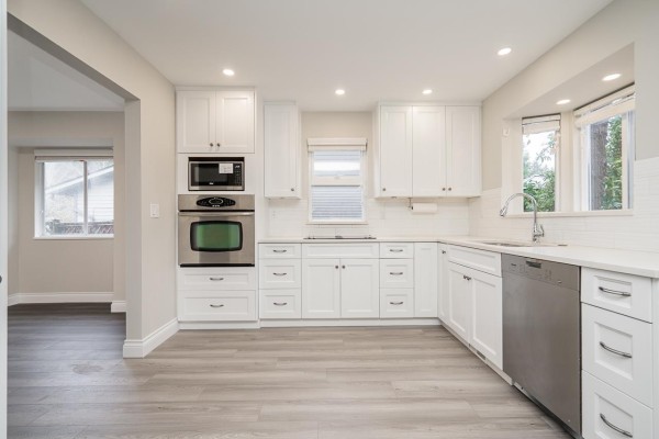 13015 Summerhill Crescent, Surrey, BC V4A7T4 Photo 5