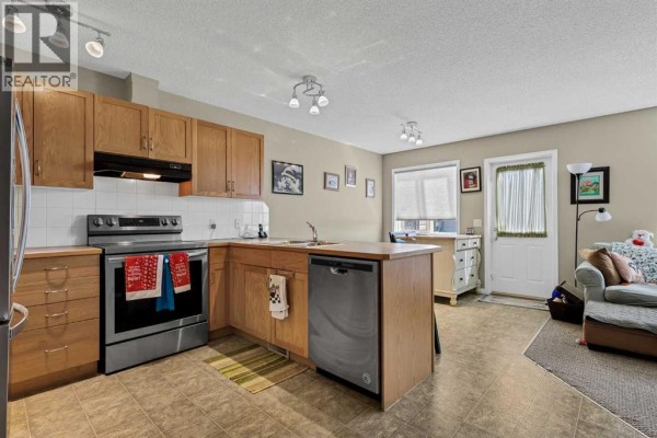 1302, 800 Yankee Valley Boulevard Se, Airdrie, AB, photo 2