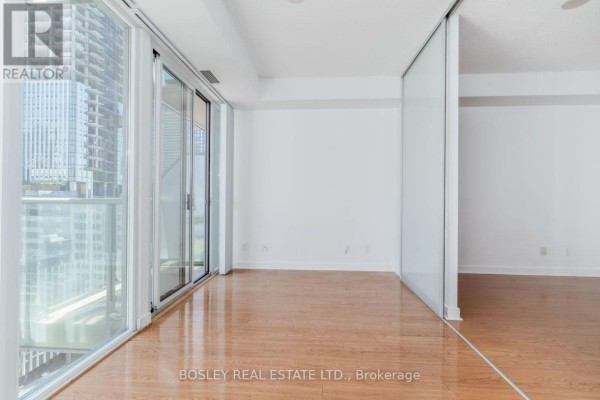 Bedroom - 1302 - 126 Simcoe Street, Toronto, ON M5H4E6 Photo 4