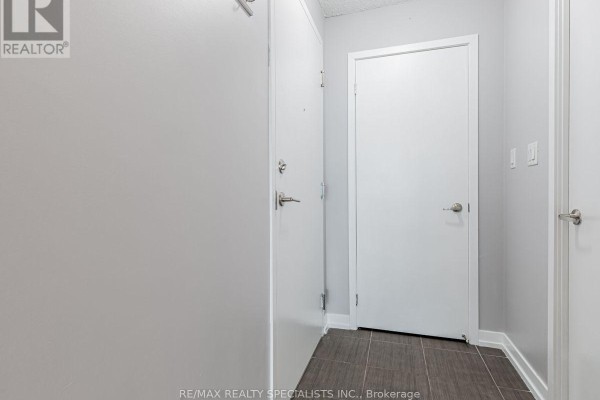1302 - 816 Lansdowne Avenue, Toronto, ON M6H4K6 Photo 3