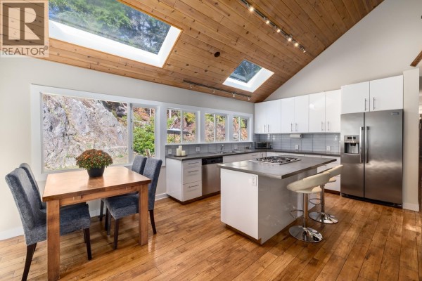 1302 Adams Road, Bowen Island, BC V0N1G2 Photo 2