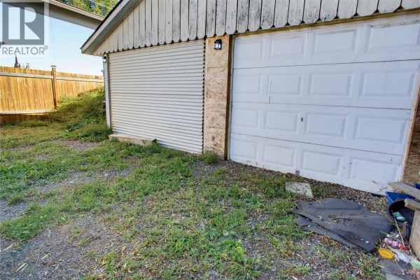 Primary Bedroom - 1302 Cornwall Street, Kamloops, BC V2B2T4 Photo 3