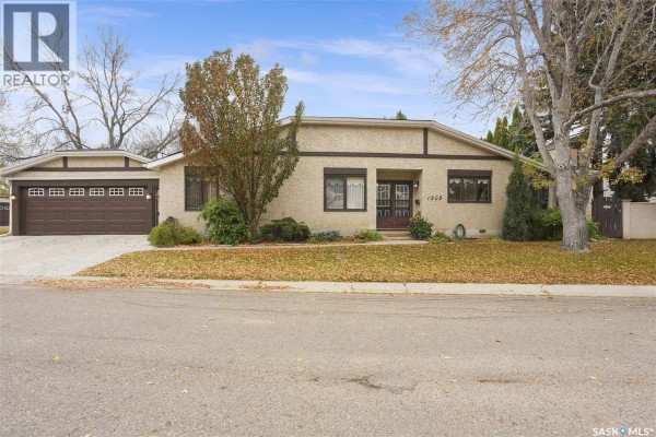 1302 Gryphons Walk, Regina