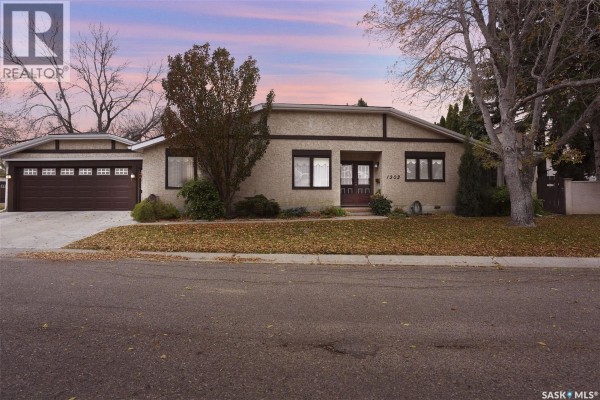 Kitchen/Dining room - 1302 Gryphons Walk, Regina, SK S4S6X1 Photo 2
