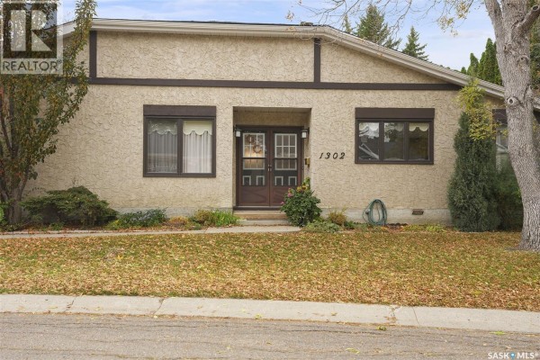 Living room - 1302 Gryphons Walk, Regina, SK S4S6X1 Photo 3