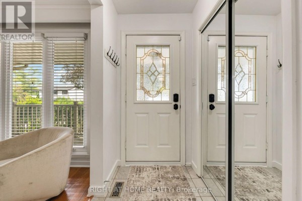 Dining room - 1302 Redbank Crescent, Oakville, ON L6H1Y5 Photo 2