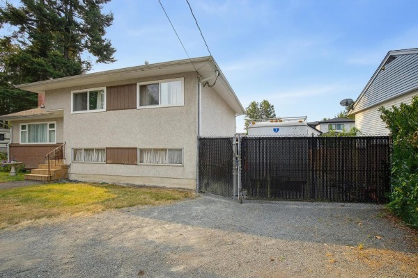 13022 101 Avenue, Surrey, BC V3T1L1 Photo 3