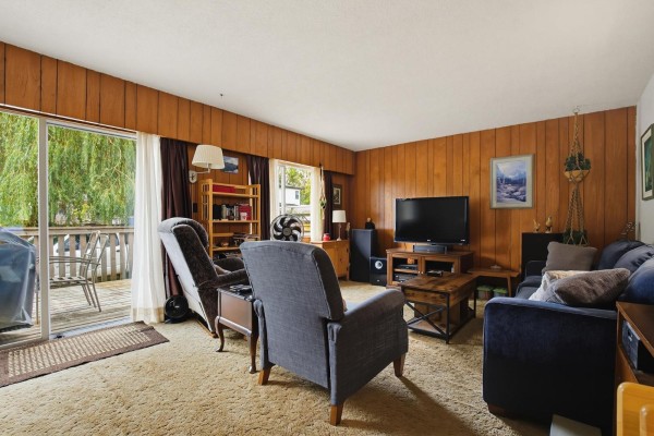 13022 101 Avenue, Surrey, BC V3T1L1 Photo 5