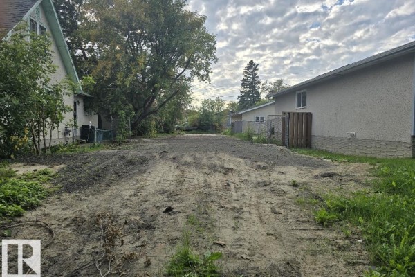 13024 65 St Nw, Edmonton, AB T5A1A1 Photo 2