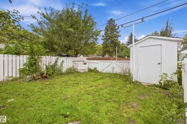 Primary Bedroom - 13024 Sherbrooke Av Nw, Edmonton, AB T5L4E8 Photo 5