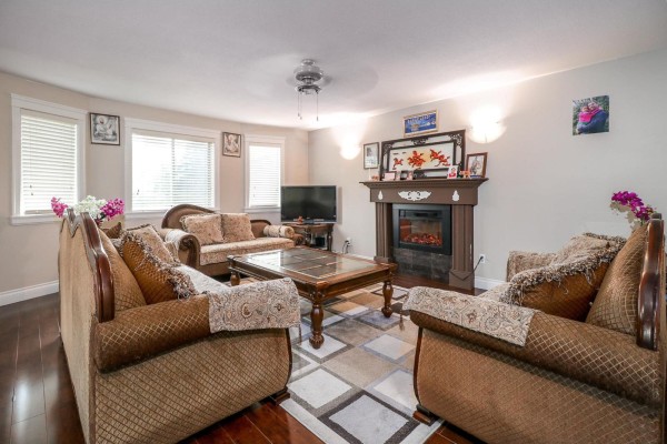 13025 96 Avenue, Surrey, BC V3V1Y2 Photo 4
