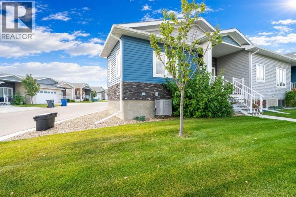 Living room - 1303, 401 Southlands Boulevard Se, Medicine Hat, AB T1B0T1 Photo 3