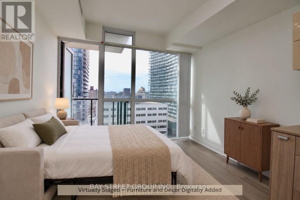 1303 - 290 Adelaide Street W, Toronto, ON M5V0P3 Photo 4