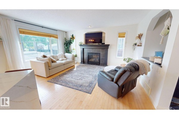 Kitchen - 1303 117st Sw Sw, Edmonton, AB T6W0E6 Photo 3