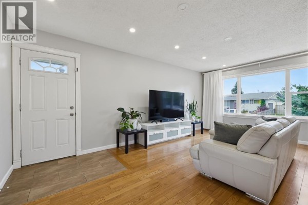 1303 Penedo Crescent Se, Calgary, AB, photo 3