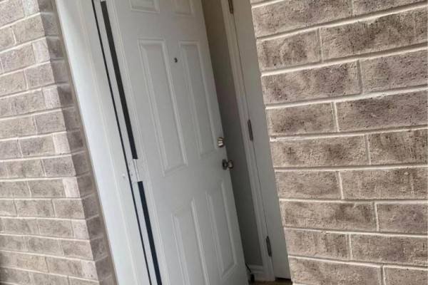 1303 Rose Way W, Milton, ON, photo 3