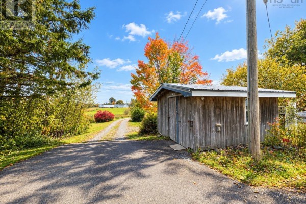 Dining room - 13030 Highway 2, Central Onslow, NS B6L5C6 Photo 2