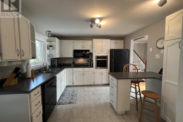 Living room - 13030 Highway 2, Central Onslow, NS B6L5C6 Photo 3