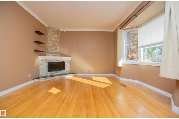 Dining room - 13032 120 St Nw Nw, Edmonton, AB T5E5N9 Photo 2