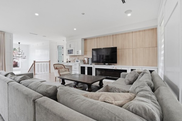 13034 63a Avenue, Surrey, BC V3X2E5 Photo 4