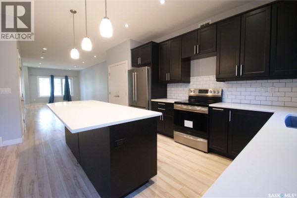 2pc Bathroom - 1303a Broadway Avenue, Saskatoon, SK S7H2A5 Photo 4