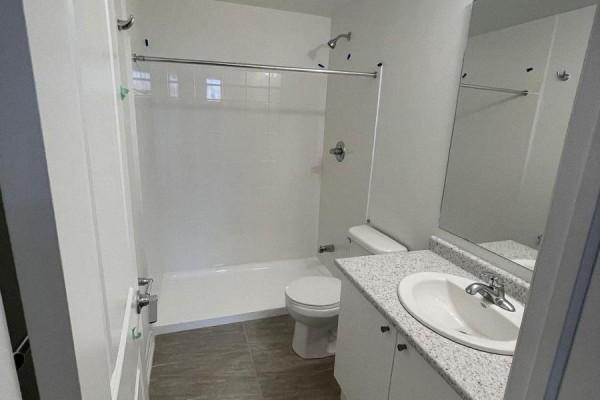 Primary Bedroom - 1304 - 2635 William Jackson Drive, Pickering, ON L1X0L5 Photo 4