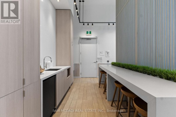 1304 - 28 Ann Street, Mississauga, ON L5G3G1 Photo 4