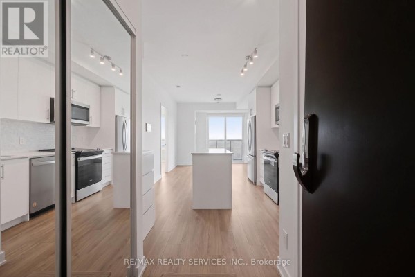 1304 - 345 Wheat Boom Drive, Oakville, ON L6H7X4 Photo 4