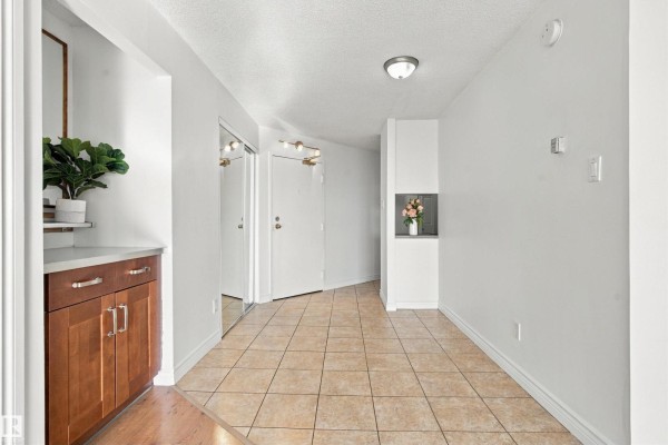 Dining room - #1304 10149 Saskatchewan Dr Nw, Edmonton, AB T6E6B6 Photo 2