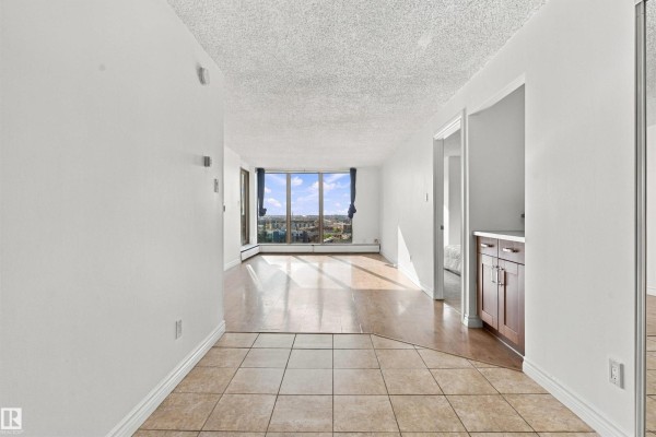 Kitchen - #1304 10149 Saskatchewan Dr Nw, Edmonton, AB T6E6B6 Photo 3