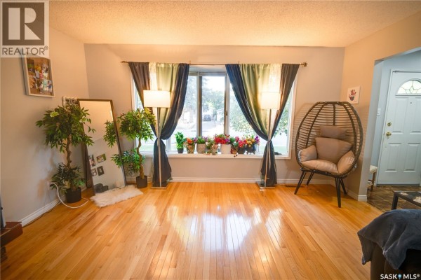 Kitchen - 1304 Queen Crescent, Moose Jaw, SK S6H3G4 Photo 4