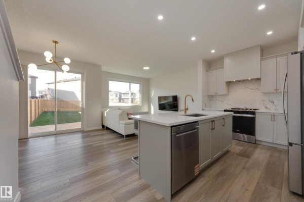 Kitchen - 13048 212 St Nw, Edmonton, AB T5S0T8 Photo 3
