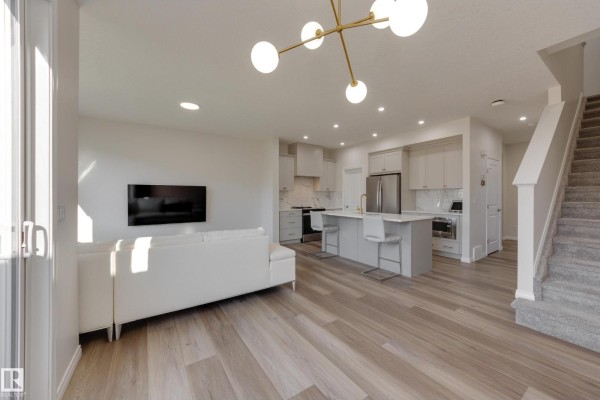 Family room - 13048 212 St Nw, Edmonton, AB T5S0T8 Photo 4