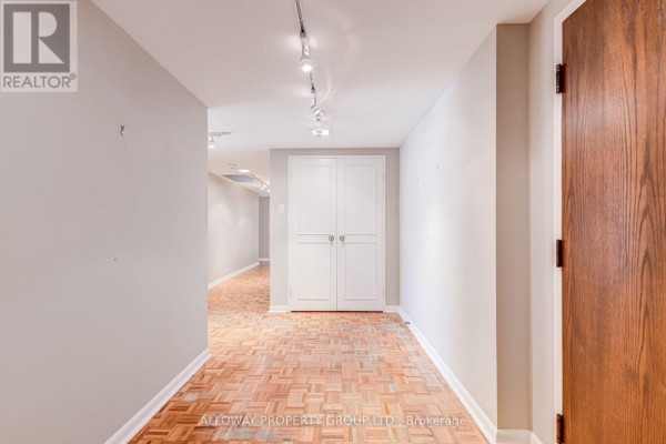 Primary Bedroom - 1305 - 1166 Bay Street, Toronto, ON M5S2X8 Photo 4