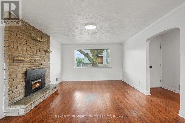 Living room - 1305 Avenue N Avenue, Ottawa, ON K1G0A7 Photo 4