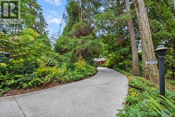 1305 Gower Point Road, Gibsons, BC V0N1V3 Photo 2