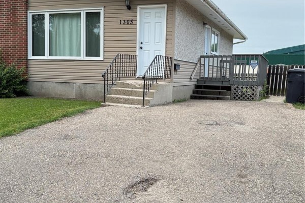 Storage - 1305 Park Avenue, Weyburn, SK S4H0K7 Photo 2