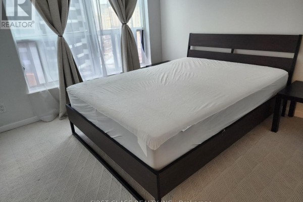 1306 - 24 Wellesley Street W, Toronto, ON, photo 3