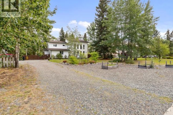 Kitchen - 1306 Elm Street, Whitehorse, YT Y1A4B5 Photo 3