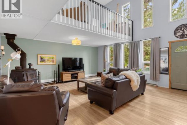 3pc Bathroom - 1306 Elm Street, Whitehorse, YT Y1A4B5 Photo 5