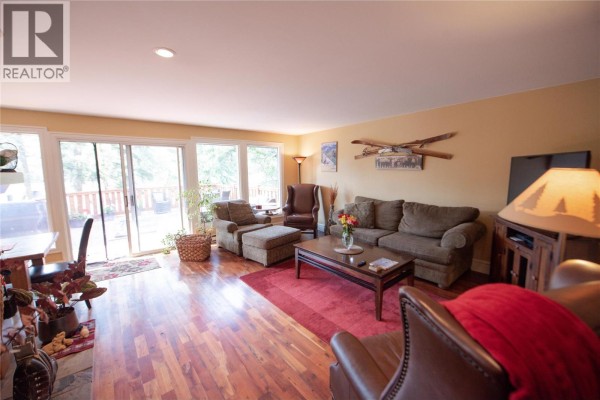 4pc Bathroom - 1306 Selkirk Drive, Golden, BC V0A1H6 Photo 4