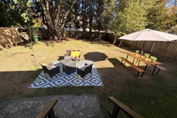 13063 103a Avenue, Surrey, BC V3T1S4 Photo 2