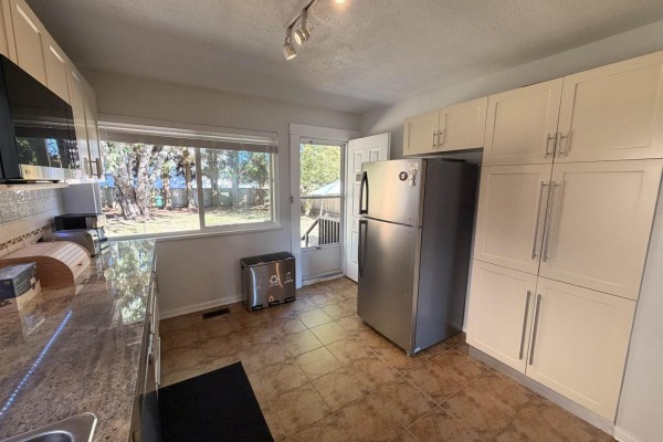 13063 103a Avenue, Surrey, BC V3T1S4 Photo 3
