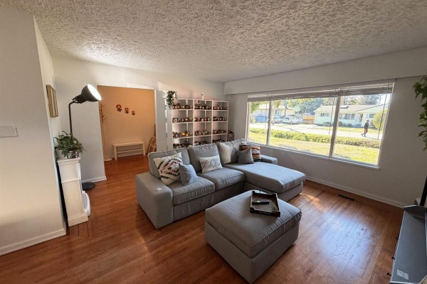13063 103a Avenue, Surrey, BC V3T1S4 Photo 5