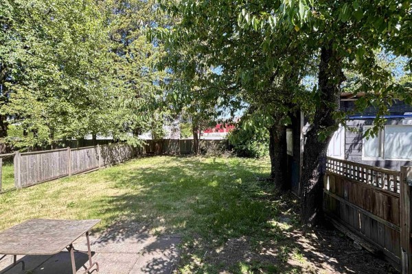 13065 103a Avenue, Surrey, BC V3T1S4 Photo 2