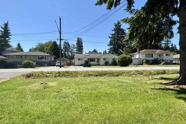 13065 103a Avenue, Surrey, BC V3T1S4 Photo 3